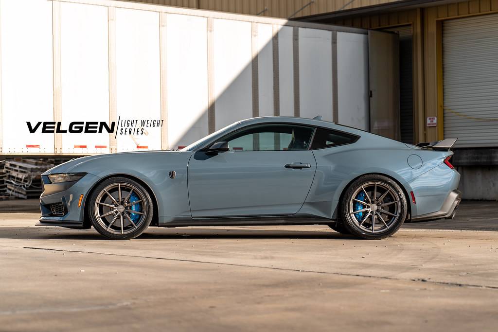 S650 Mustang Official Velgen Wheels S650 DarkHorse Thread Vapor Blue Darkhorse - VF10 - Gloss Gunmetal_5